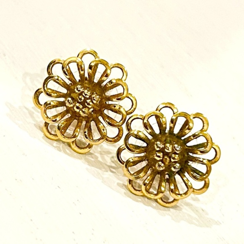 Vintage Openwork Flower Earrings - Picture 3 of 8